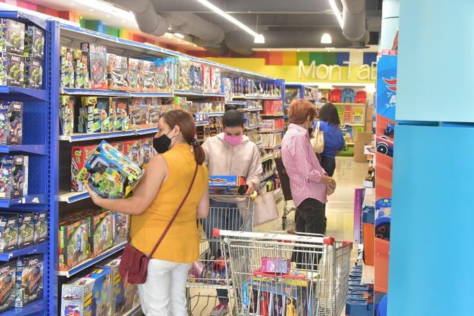 Juguetes tecnológicos y los de tradición atraen a todos