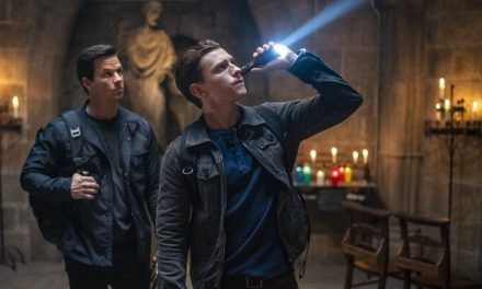 ‘Uncharted’: Mark Wahlberg ‘trolea’ a Tom Holland tras regalarle un aparato para relajar los músculos, nada más