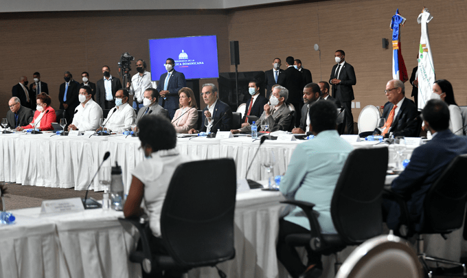 Debaten reforma constitucional