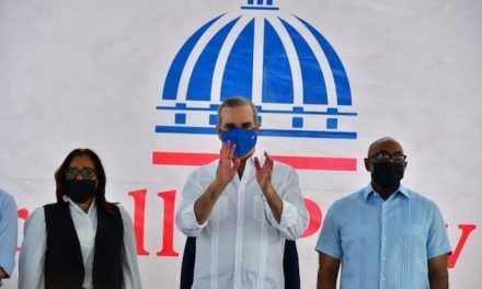 Actividades gubernamentales se convierten en mítines políticos