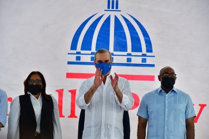 Actividades gubernamentales se convierten en mítines políticos