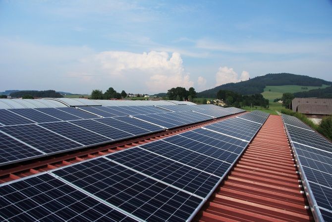 ¿Cuántas placas solares necesitamos para una casa?