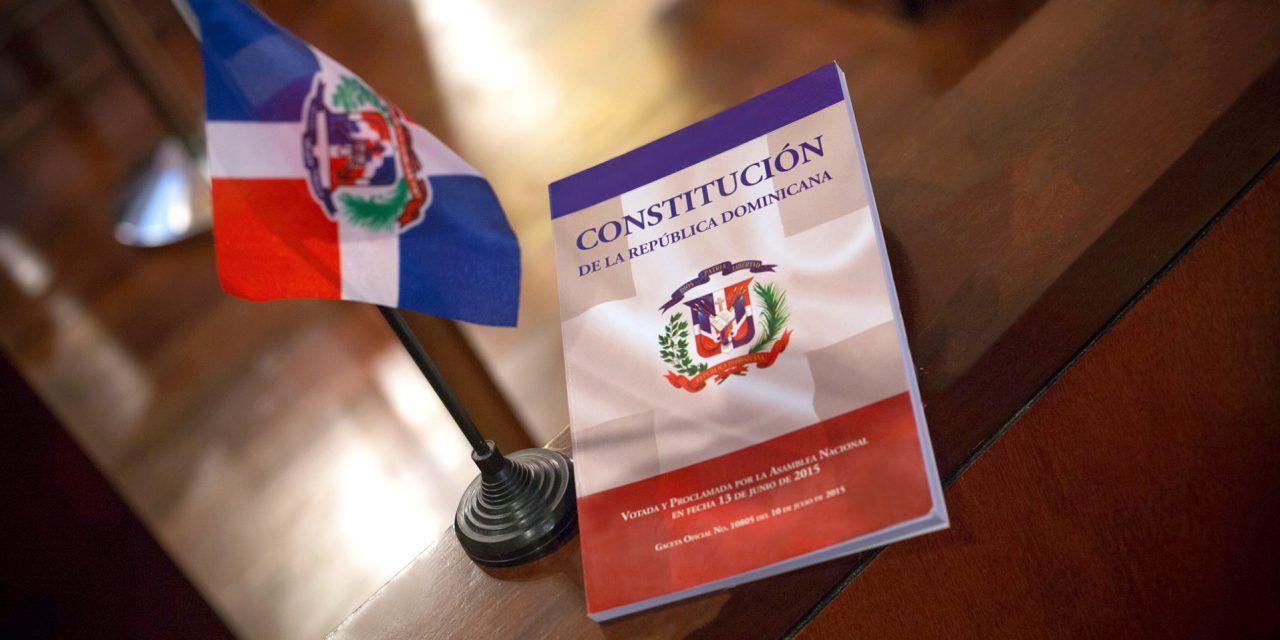 Propuesta para modificar Constitución vuelve a enfrentar a liderazgo político; afloran reproches