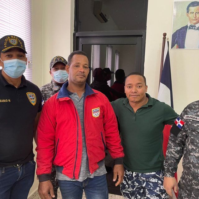 Se entrega a la Policía hombre que golpeó a otro en una calle de Nagua
