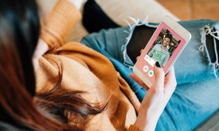 El estafador de Tinder: amor, dinero y límites saludables