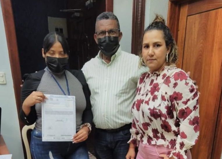 Cabildo de SC deposita en Parquéate RD título de terreno donde construirán parqueo