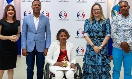 Programa Liderando RD reconoce a 40 comunitarios destacados del Gran Santo Domingo