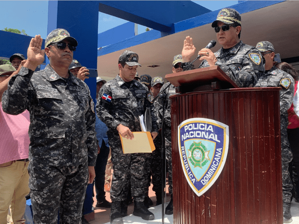 Ola de crímenes barre con director policial de Santiago