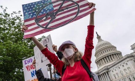 Las armas son ahora la principal causa de muerte de niños en EEUU
