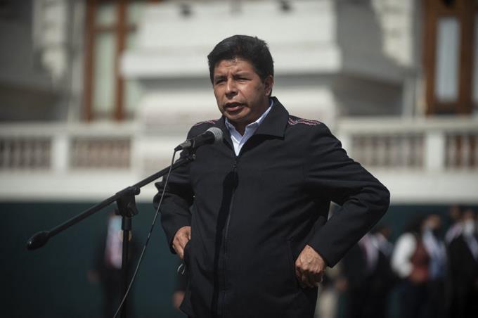 Pedro Castillo anuncia proyecto para eliminar inmunidad a funcionarios