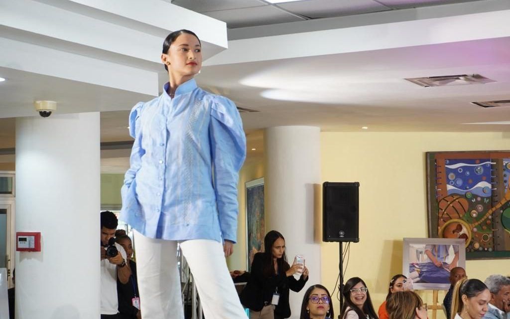 Presentan colección de chacabanas fabricadas por jóvenes de Santo Domingo Este