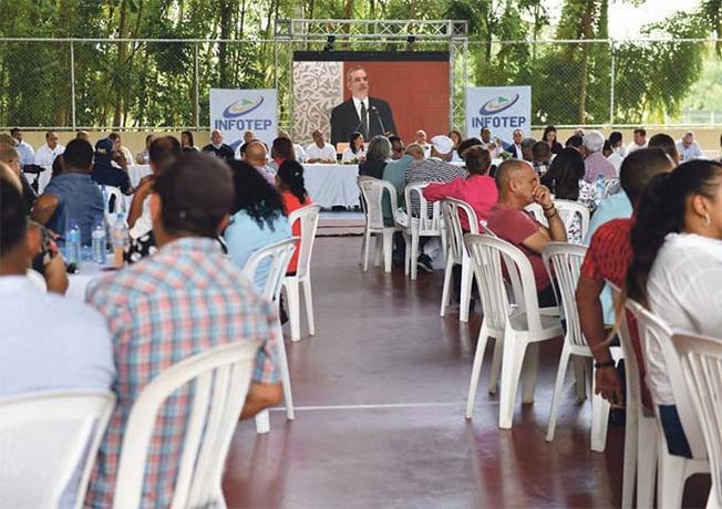 Gobierno en las provincias, un “viaje” de promesas