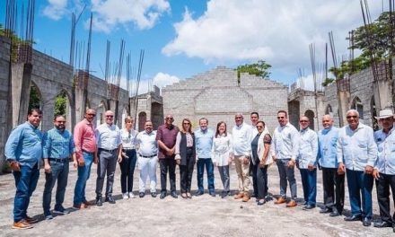 Gobierno entrega 20 millones de pesos para construcción de parroquias en Puerto Plata
