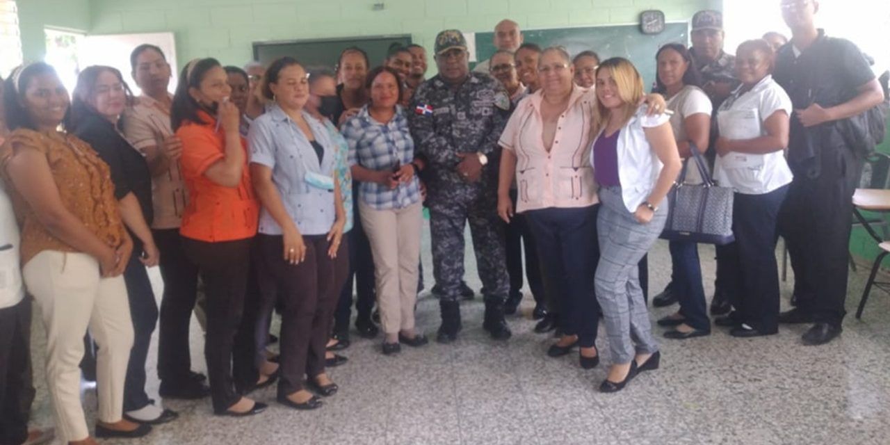 Director Regional Sur Central, continua su programa de acercamiento, esta vez en la escuela Manuel Emilio Peña, del Fundo