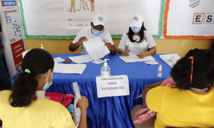 Escuelas buscan formas de vacunar