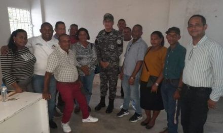 Policía Nacional se reúne con comunitarios de Najayo Arriba