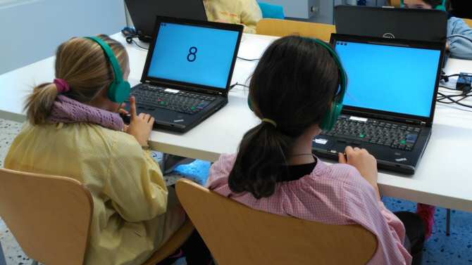 Ruido del tráfico en las escuelas y velocidad del desarrollo cognitivo