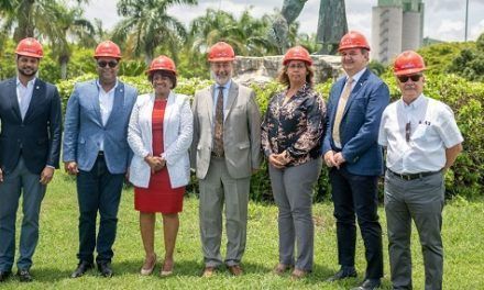 Embajador de Italia en RD visita planta de producción cementera en Palenque