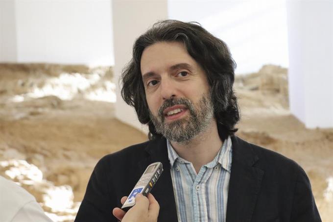 Andrés Neuman: la literatura no se ha ocupado mucho de los padres buenos
