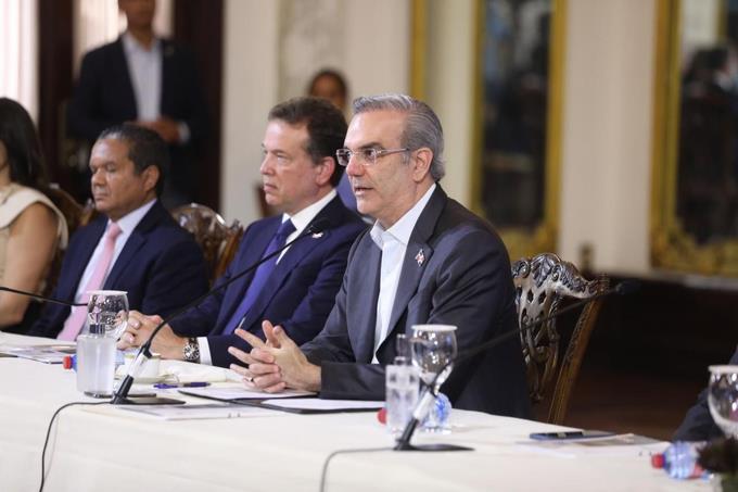 Presidente Abinader dice que su gobierno ha incautado igual droga que el PLD en 16 años