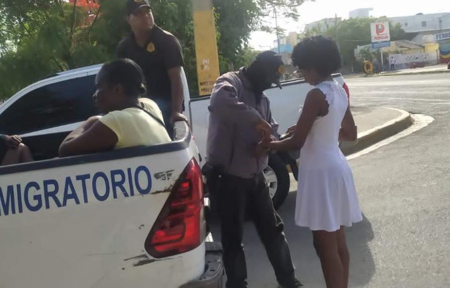 Migración apresa 453 extranjeros indocumentados durante operativo
