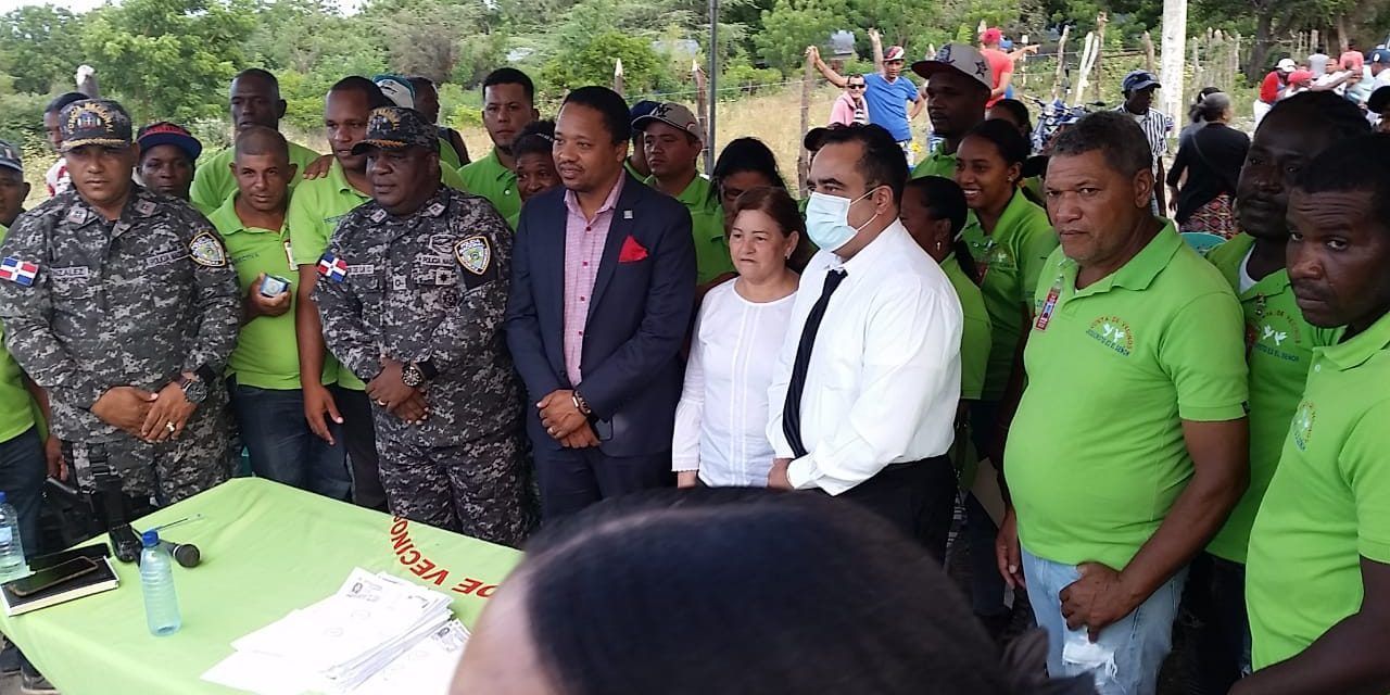 Director Regional Sur sigue socializando con las fuerzas viva de Baní