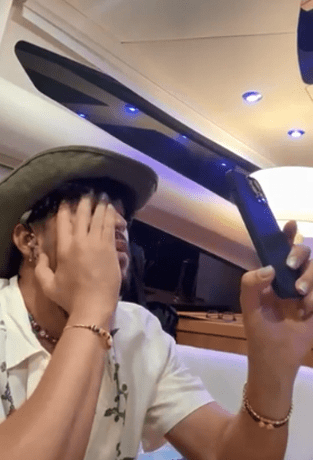 Bad Bunny dice que es solo amigo de Gabriela y que estará soltero para siempre