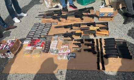 Biden firma la ley que regula las armas de fuego