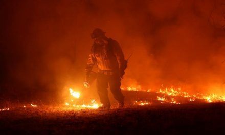 EEUU enfrenta calor extremo y un incendio forestal que crece en California