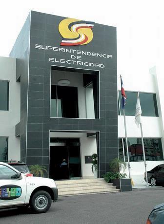 Miembros del Consejo de Superintendencia de Electricidad dan para atrás a su aumento de sueldo de 9.5%