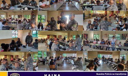 Director Regional Sur Central y comandante Departamento de Haina sostienen reunión con grupo de jóvenes