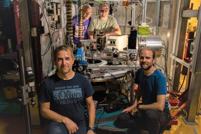 Una onda cuántica de un neutrón en dos cristales