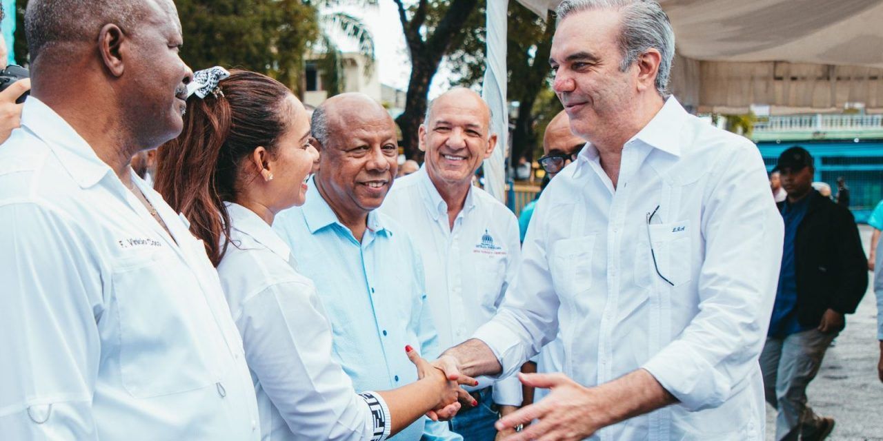 Gobierno exhorta a la población continuar proceso de vacunación