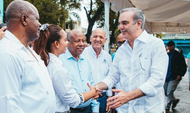 Gobierno exhorta a la población continuar proceso de vacunación