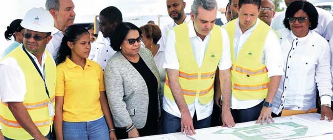 Abinader inaugura obras, inicia otras