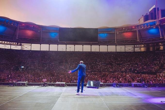 Artistas dominicanos andan convocando multitudes en Europa