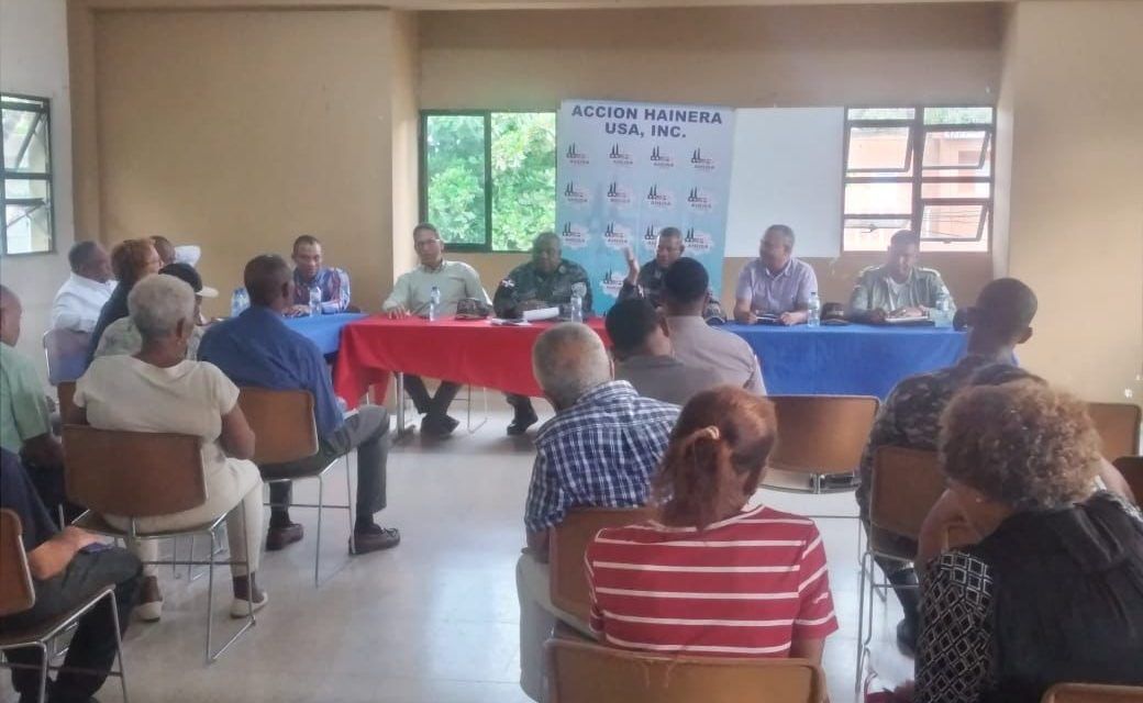 El Director Regional Sur Central y el comandante Departamento de Haina se reúnen con diversos gremios