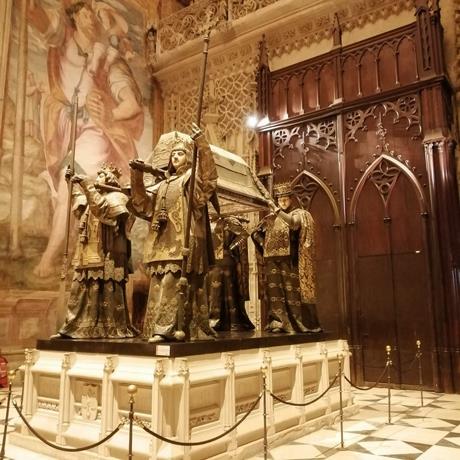 En Catedral de Sevilla: Mausoleo de Cristóbal Colón