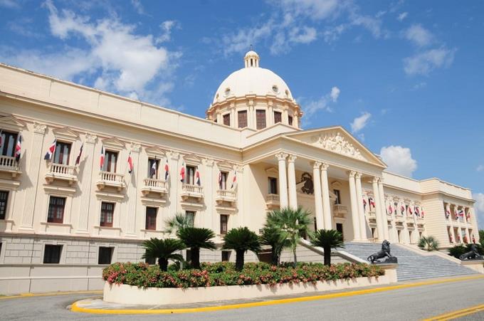 Hay disparidad en sueldos de los servidores del Estado