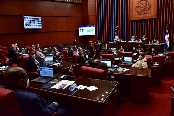 Legisladores dicen que persiste trabajo forzoso en los campos cañeros