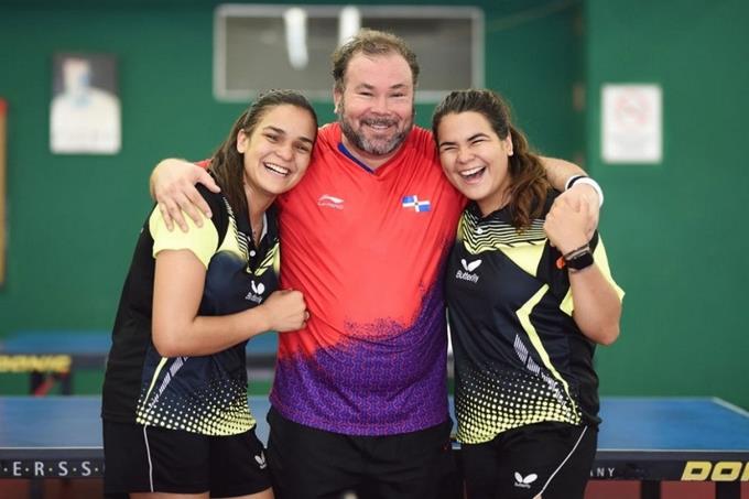 Roberto Brito, un padre muy orgulloso de sus hijas