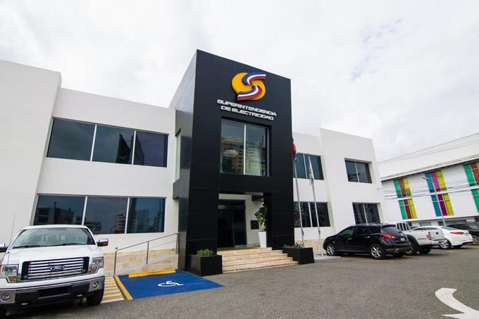 Tres funcionarios de SIE devengaron $18 millones