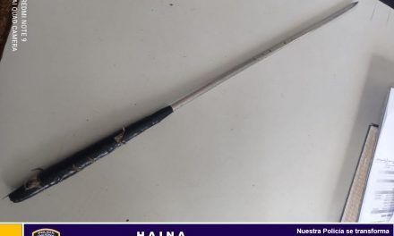 Miembros de la Policía Preventiva apresan hombre a quien se le ocupo un punzón