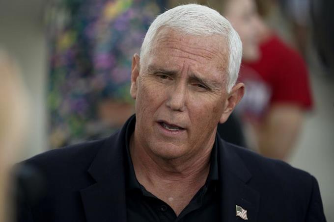 Mike Pence dice que no se llevó documentos secretos