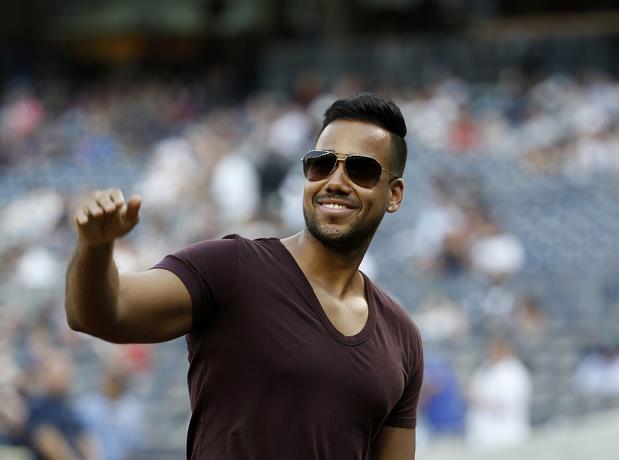 Romeo incluye en su nuevo álbum tema junto a 4 merengueros y otro con Christian Nodal