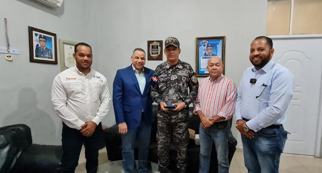 Consejo Empresarial de San Cristóbal reconoce al Comandante Policial Randolph Ceballo Nivar