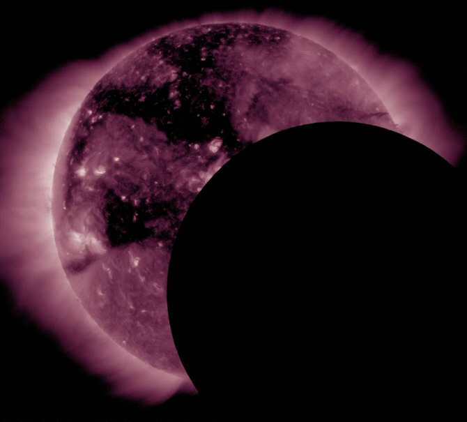 Eclipse solar desde una nave espacial