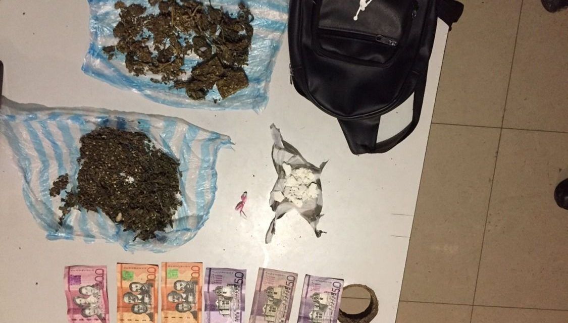 Miembros de la Unidad Acción Rápida de Haina apresan individuo ocupándole varias sustancias narcóticas