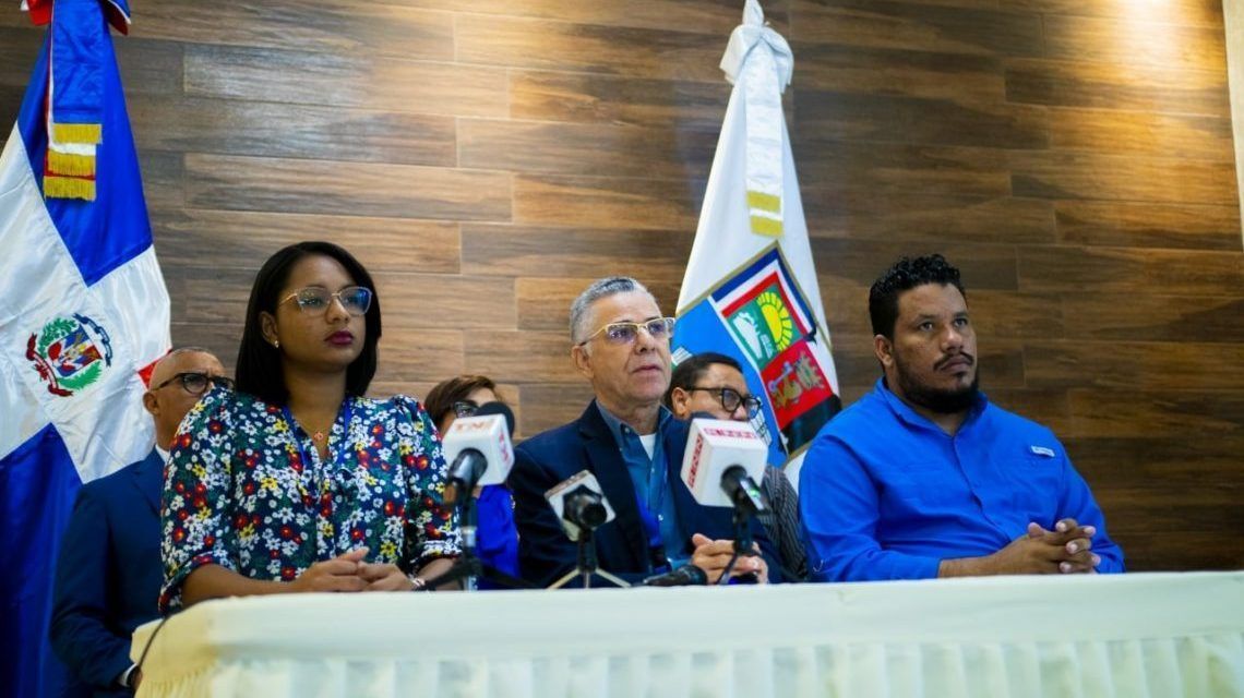 Ayuntamiento SDE anuncia licitación para compra de 29 camiones por RD$265 MM
