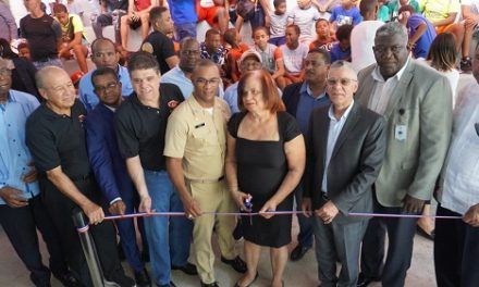 OMB y Ayuntamiento SDE reinauguran gimnasio Ramón Pina Acevedo